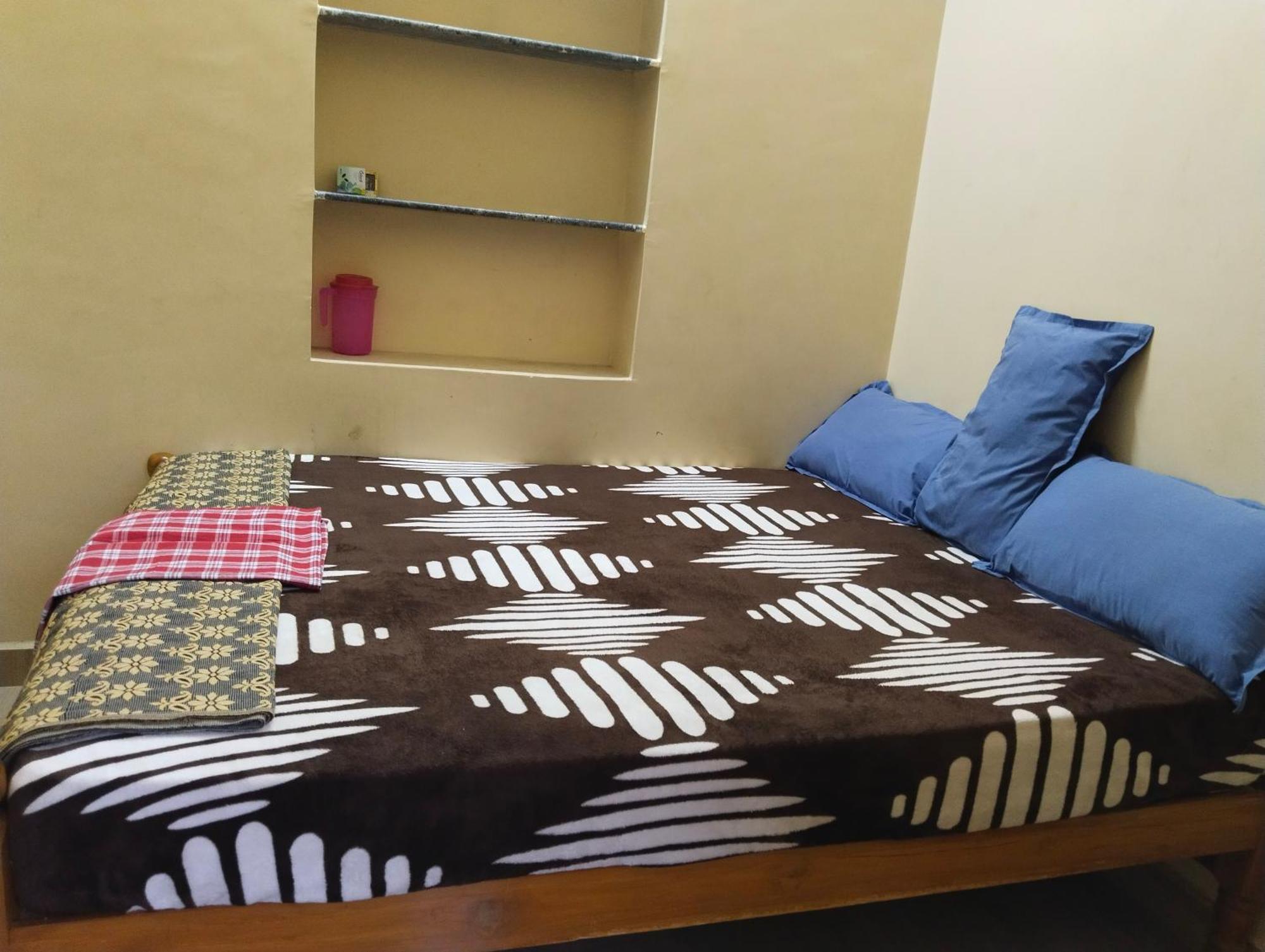 Selvalakshmi Restaurant&Lodge Tiruvannamalai Bagian luar foto